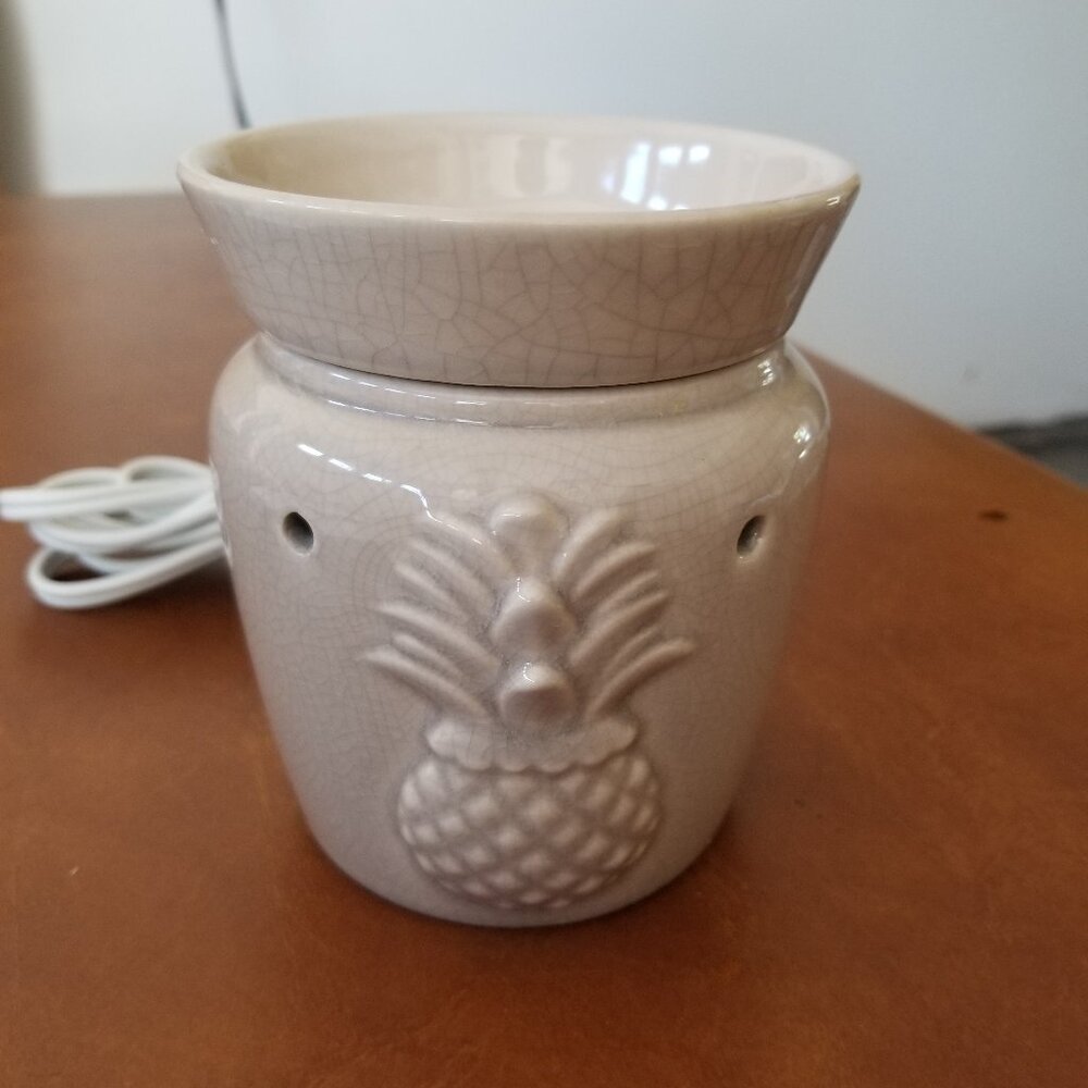 Scentsy Mid-Size Wax Warmer - Welcome